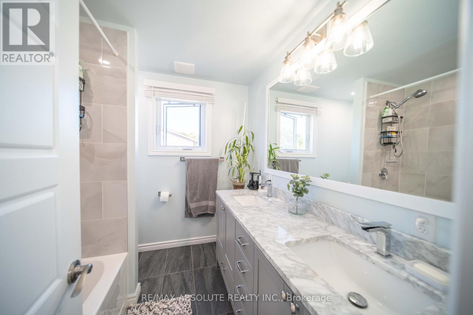 198 Hoylake Crescent, Ottawa, Ontario  K1E 2M8 - Photo 25 - X12406624