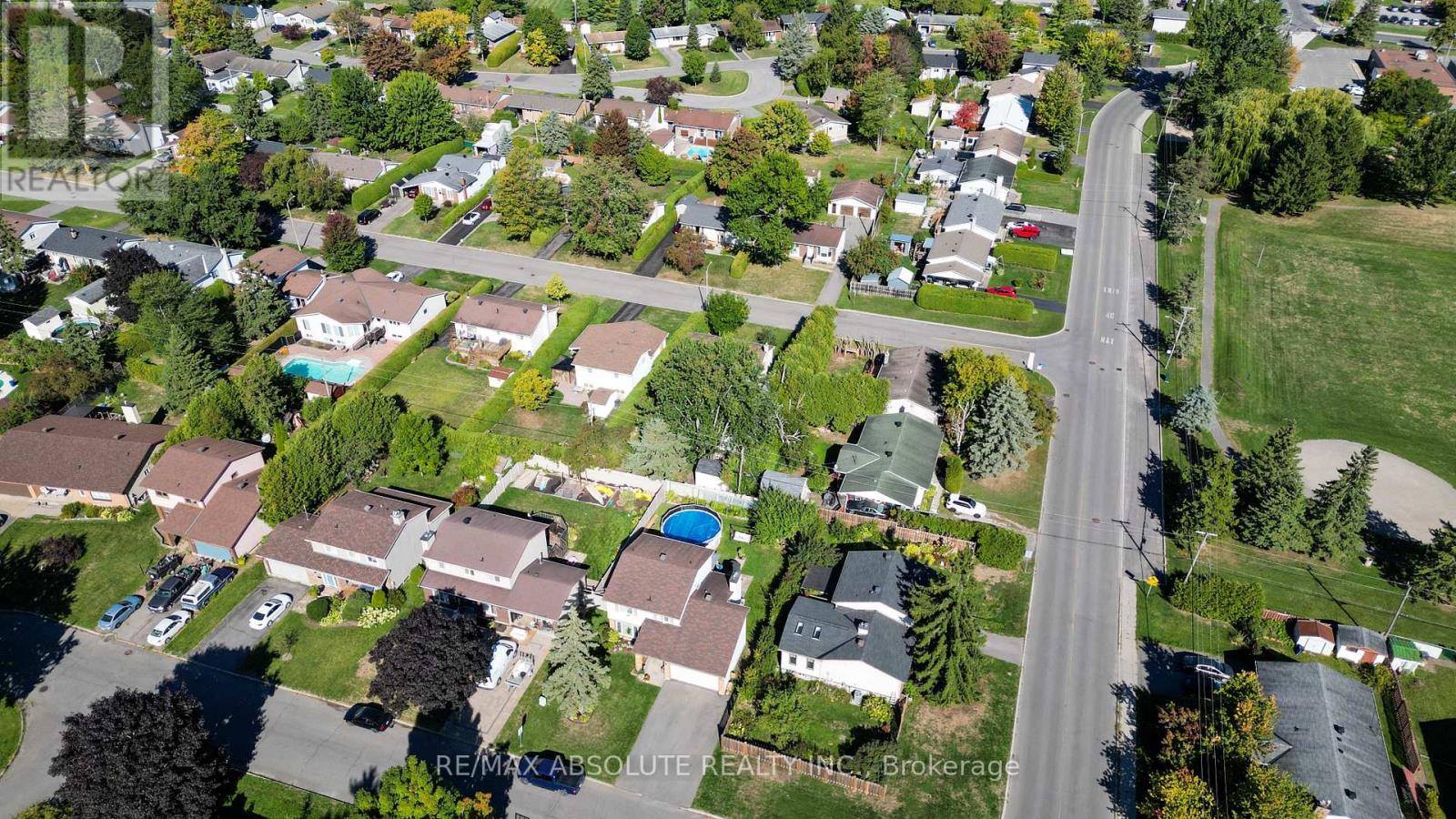 198 Hoylake Crescent, Ottawa, Ontario  K1E 2M8 - Photo 6 - X12406624