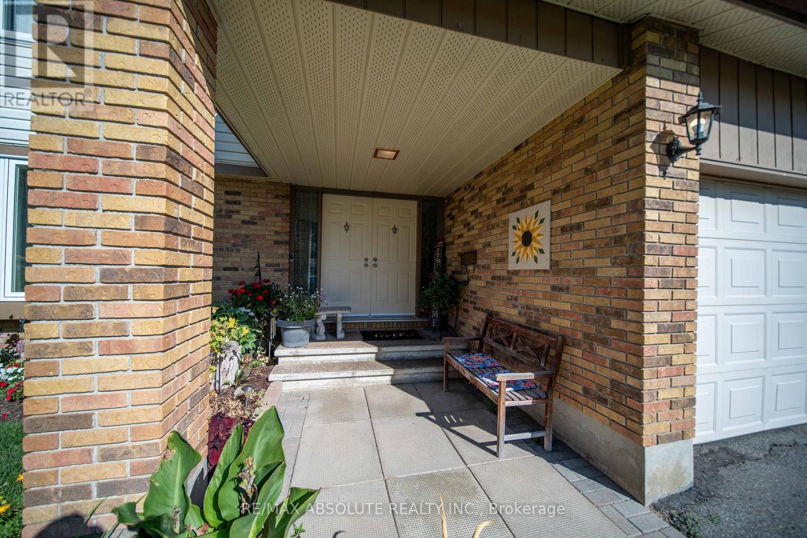 198 Hoylake Crescent, Ottawa, Ontario  K1E 2M8 - Photo 8 - X12406624