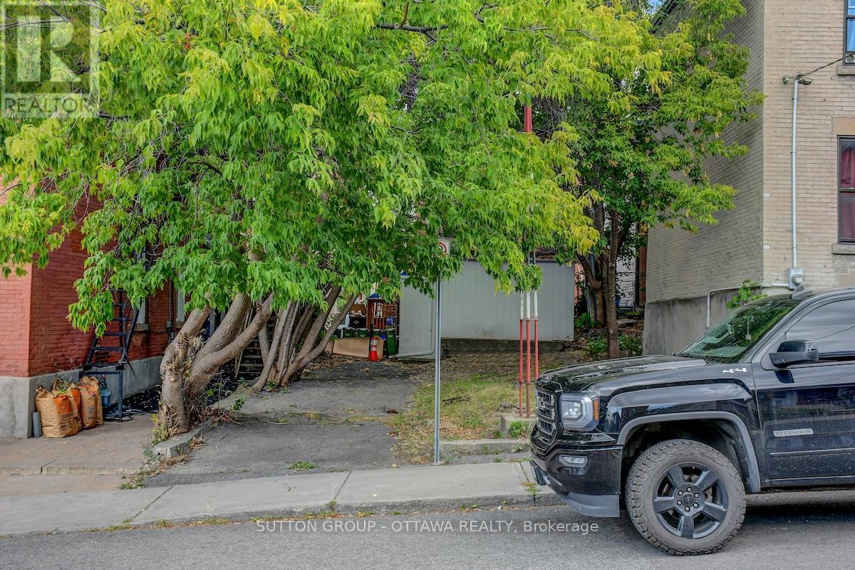 133 Eccles Street, Ottawa, Ontario  K1R 6S7 - Photo 4 - X12406737