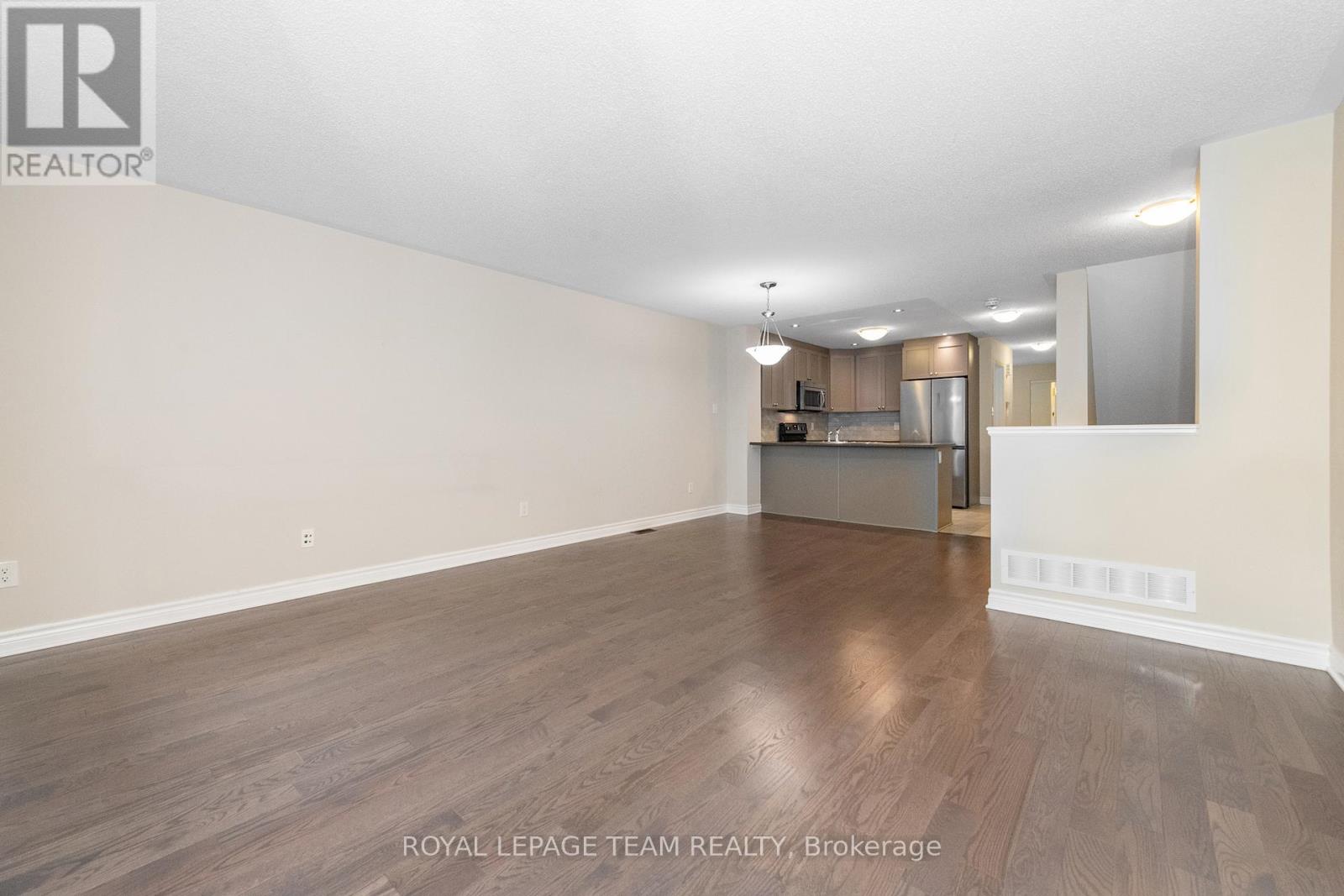 634 Danaca Private, Ottawa, Ontario  K1K 2V7 - Photo 14 - X12406739