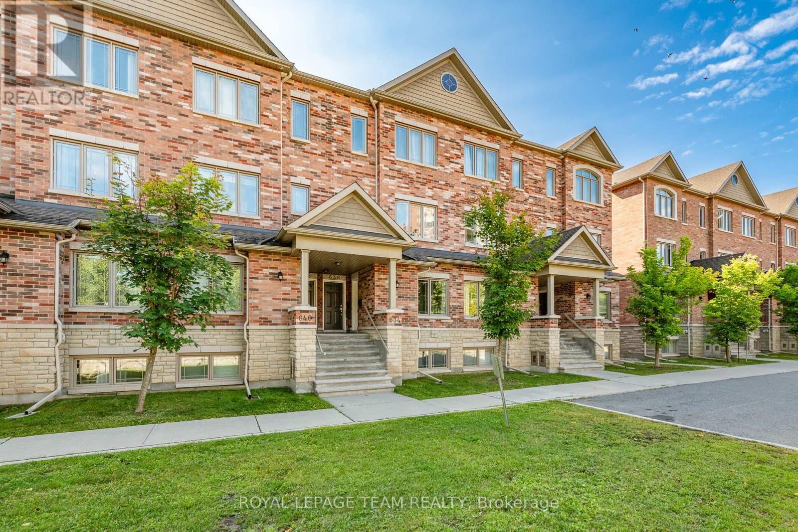 634 Danaca Private, Ottawa, Ontario  K1K 2V7 - Photo 3 - X12406739
