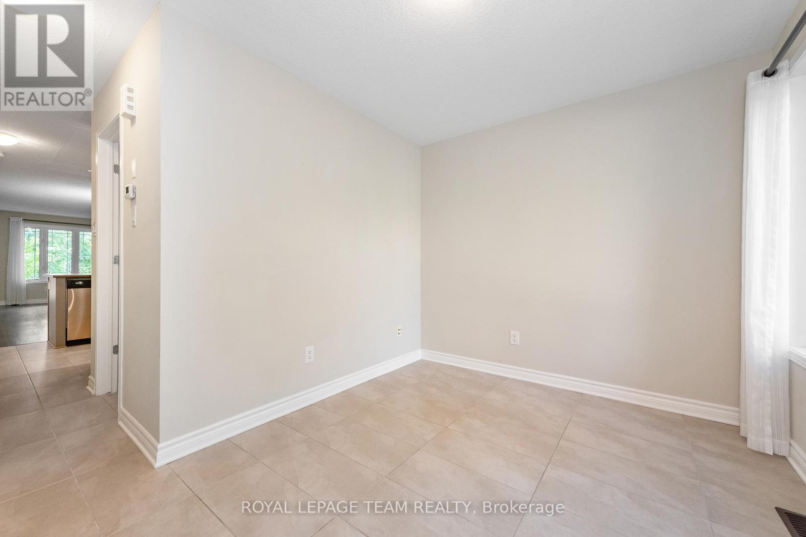 634 Danaca Private, Ottawa, Ontario  K1K 2V7 - Photo 6 - X12406739