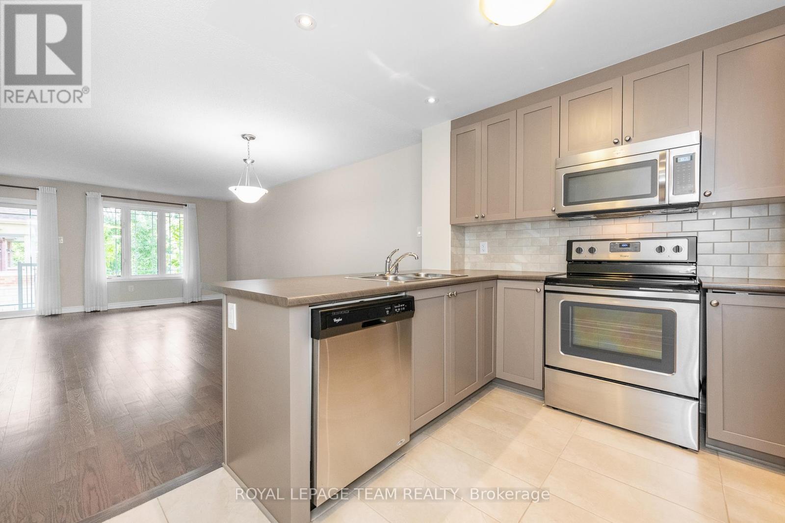 634 Danaca Private, Ottawa, Ontario  K1K 2V7 - Photo 7 - X12406739