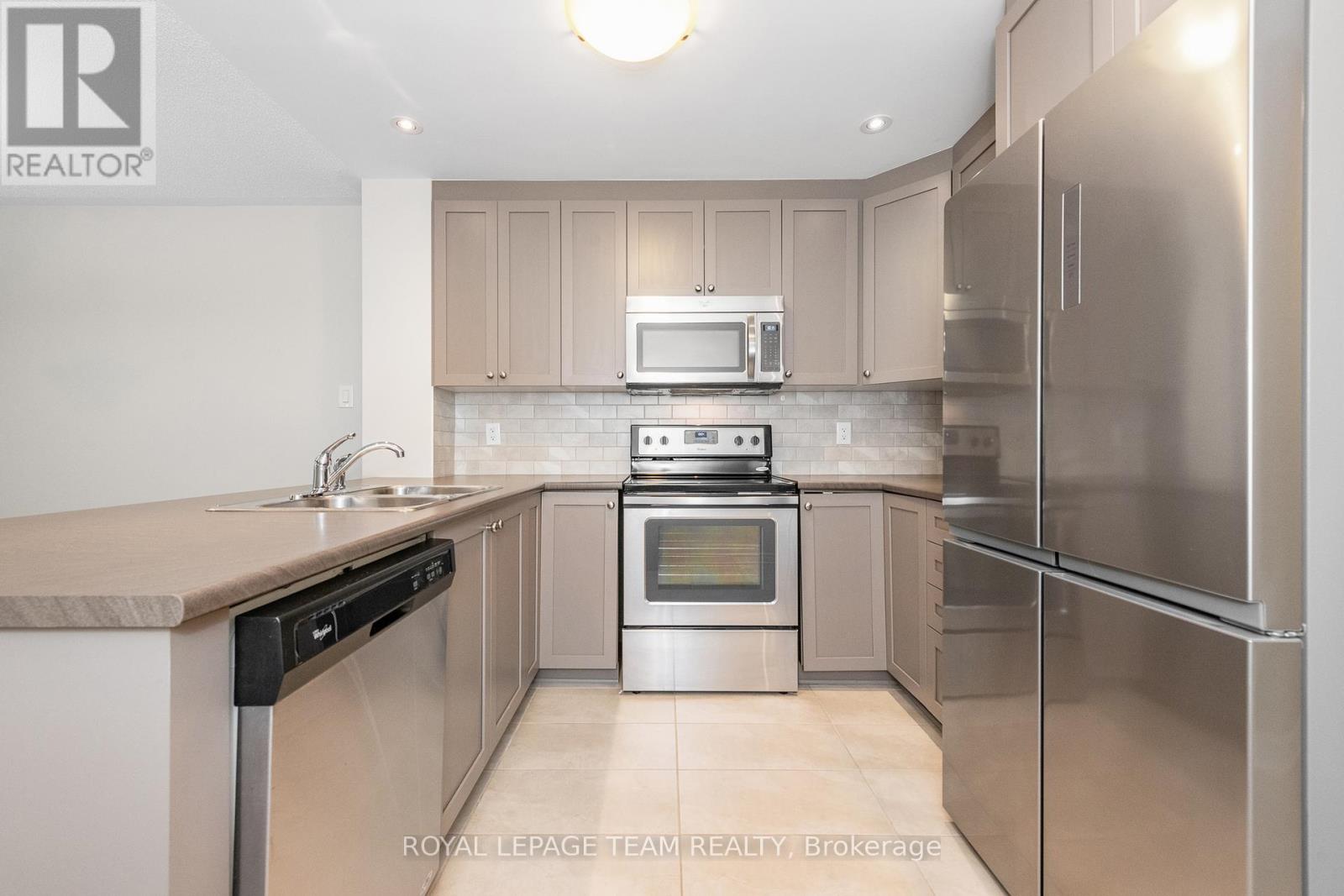 634 Danaca Private, Ottawa, Ontario  K1K 2V7 - Photo 8 - X12406739