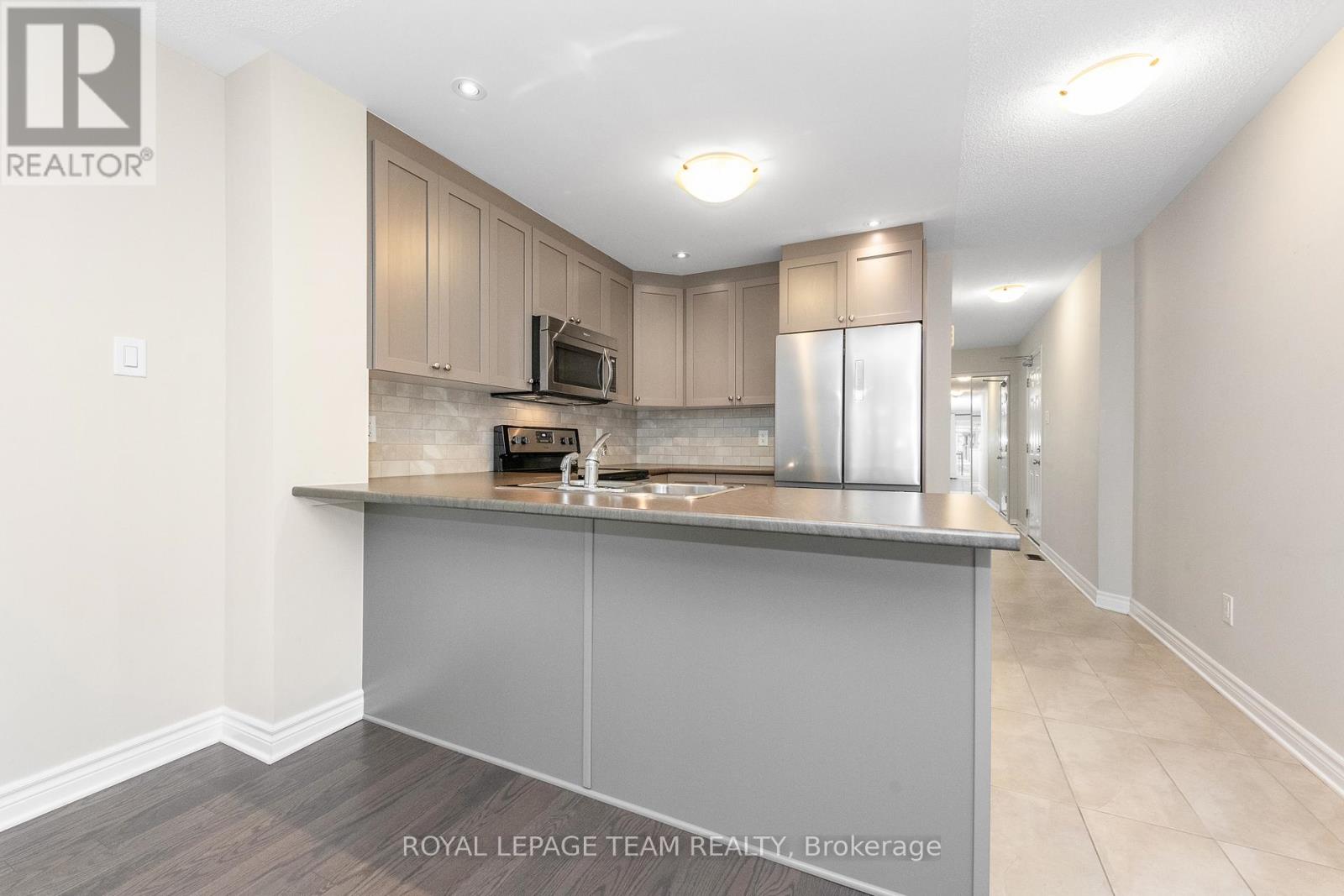 634 Danaca Private, Ottawa, Ontario  K1K 2V7 - Photo 9 - X12406739