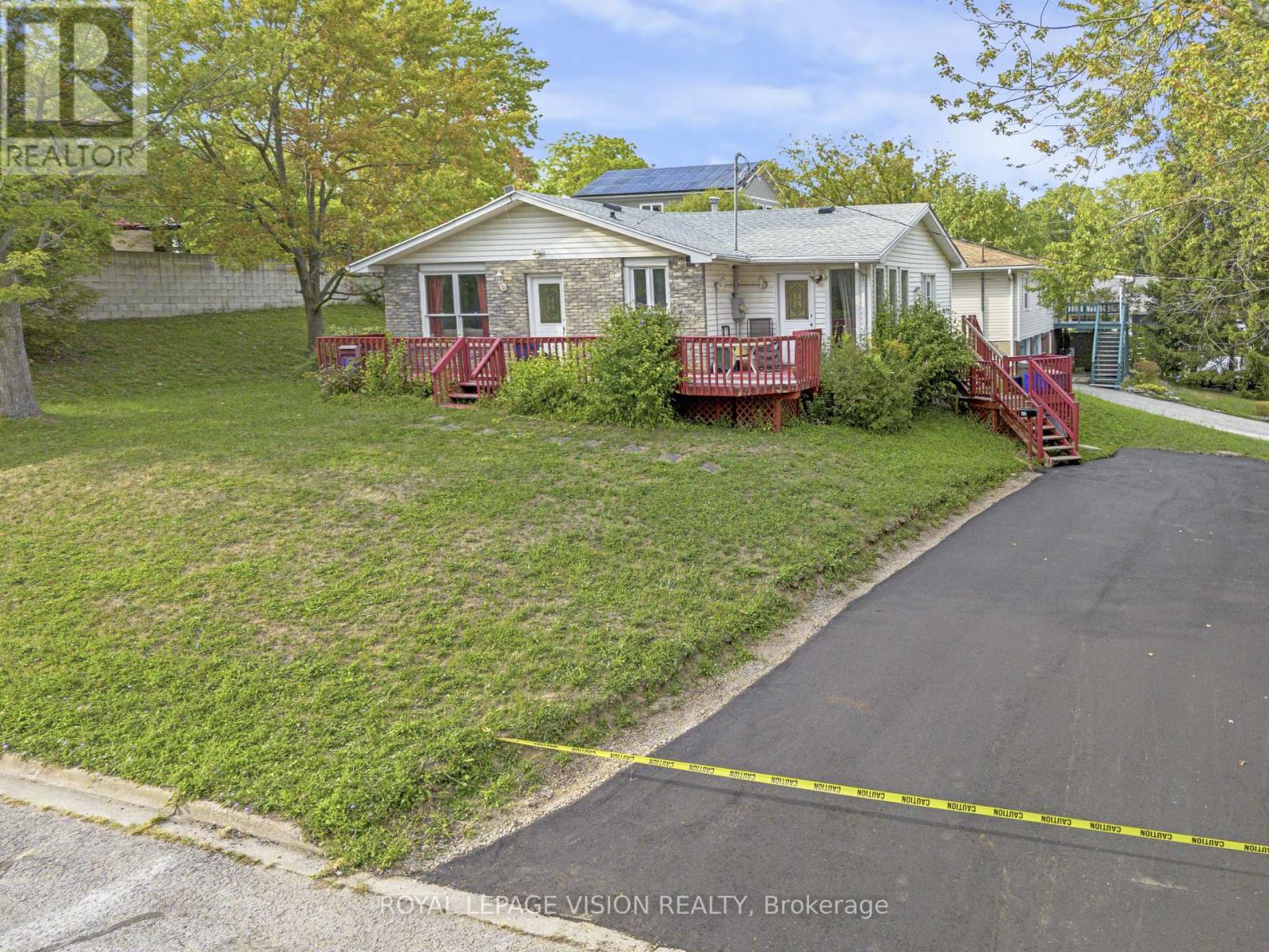Upper - 43 Lavinia Street N, Fort Erie, Ontario  L2A 5W2 - Photo 14 - X12366704