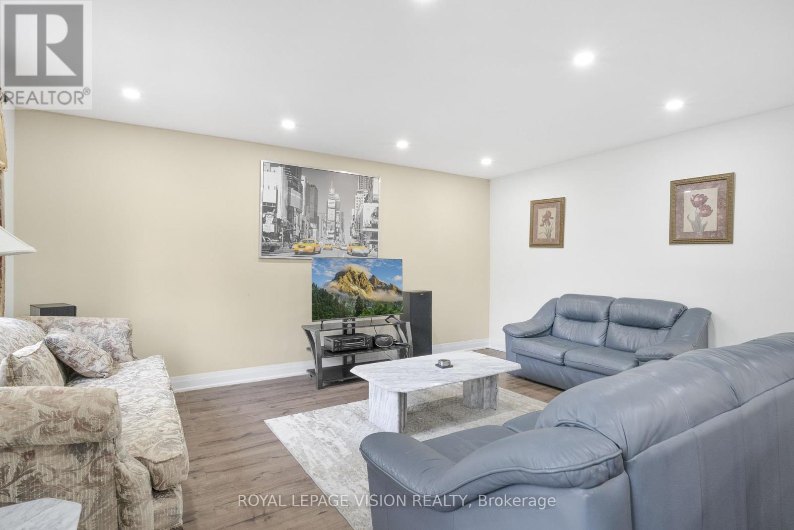 Upper - 43 Lavinia Street N, Fort Erie, Ontario  L2A 5W2 - Photo 4 - X12366704