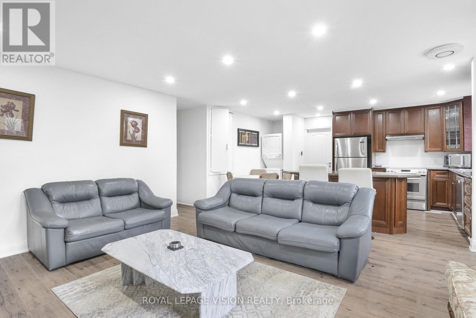 Upper - 43 Lavinia Street N, Fort Erie, Ontario  L2A 5W2 - Photo 3 - X12366704