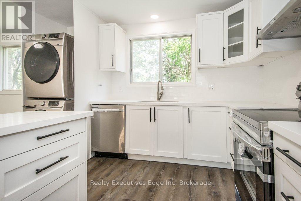 Main - 590 Canewood Crescent, Waterloo, Ontario  N2L 5P5 - Photo 10 - X12406685