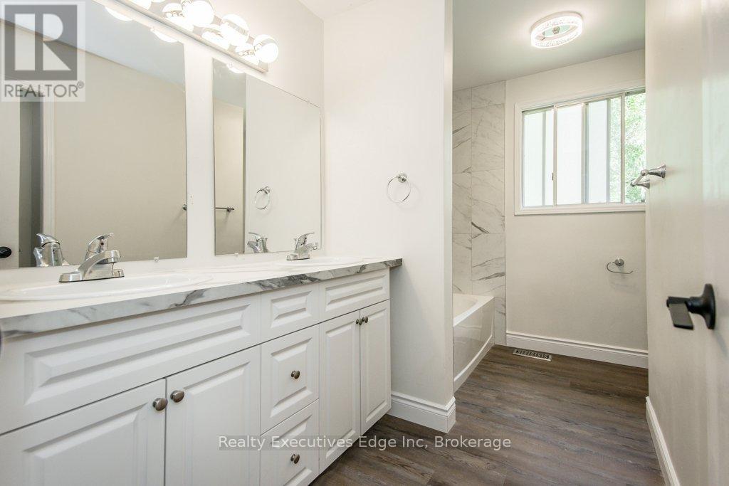 Main - 590 Canewood Crescent, Waterloo, Ontario  N2L 5P5 - Photo 14 - X12406685