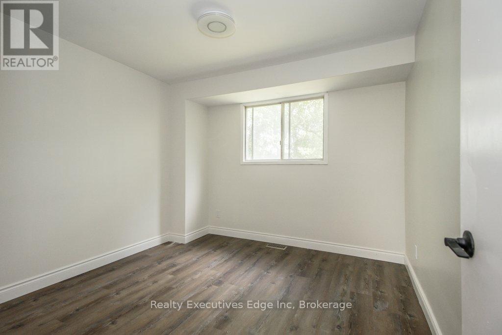 Main - 590 Canewood Crescent, Waterloo, Ontario  N2L 5P5 - Photo 4 - X12406685