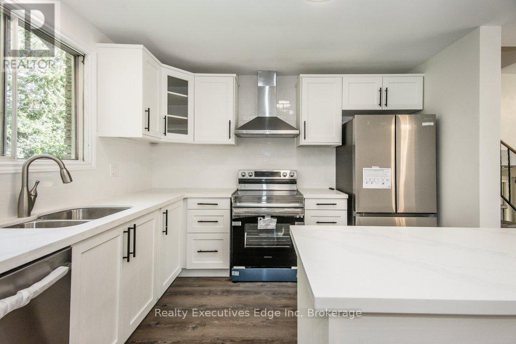 Main - 590 Canewood Crescent, Waterloo, Ontario  N2L 5P5 - Photo 8 - X12406685
