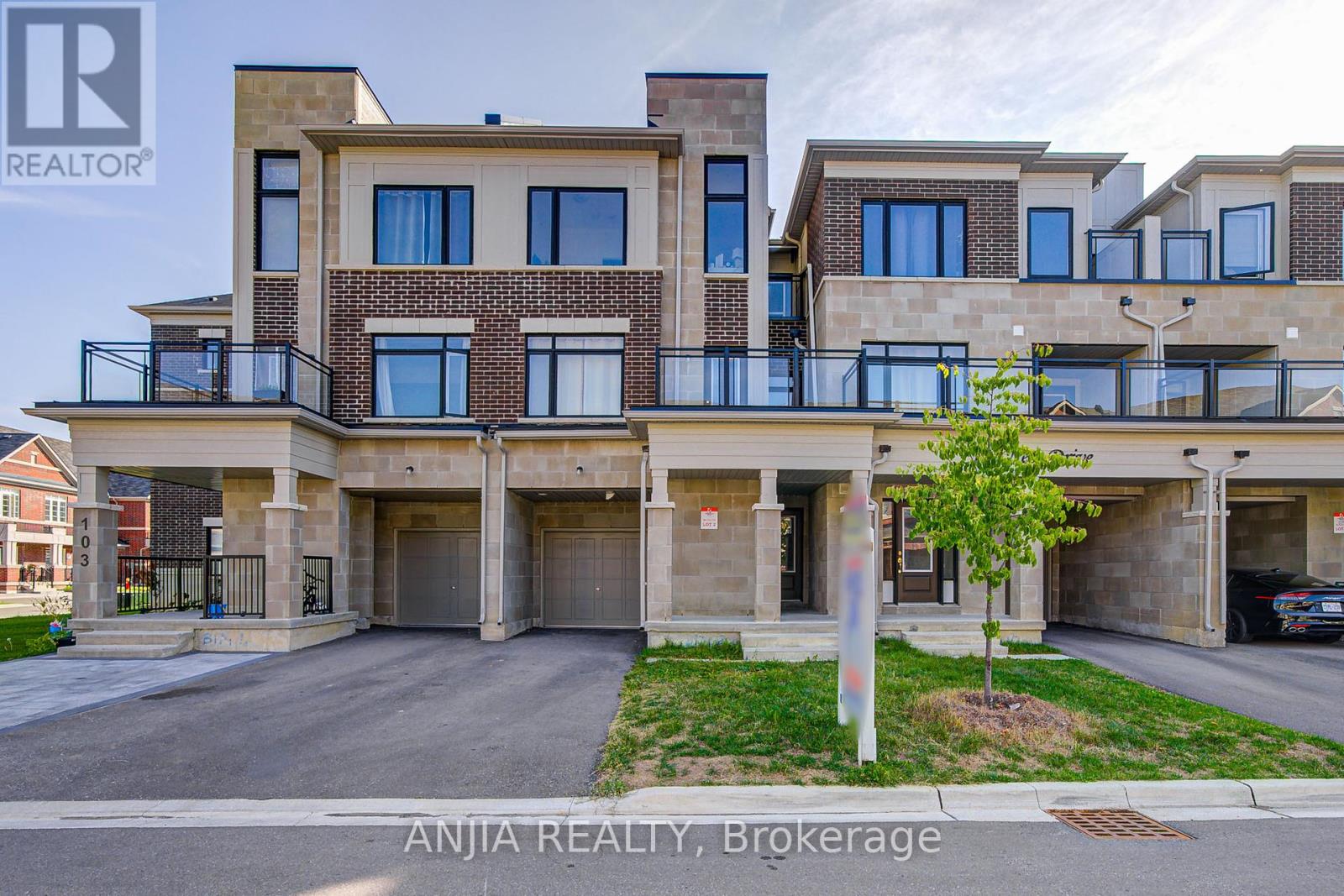 105 NESS DRIVE, Richmond Hill, Ontario