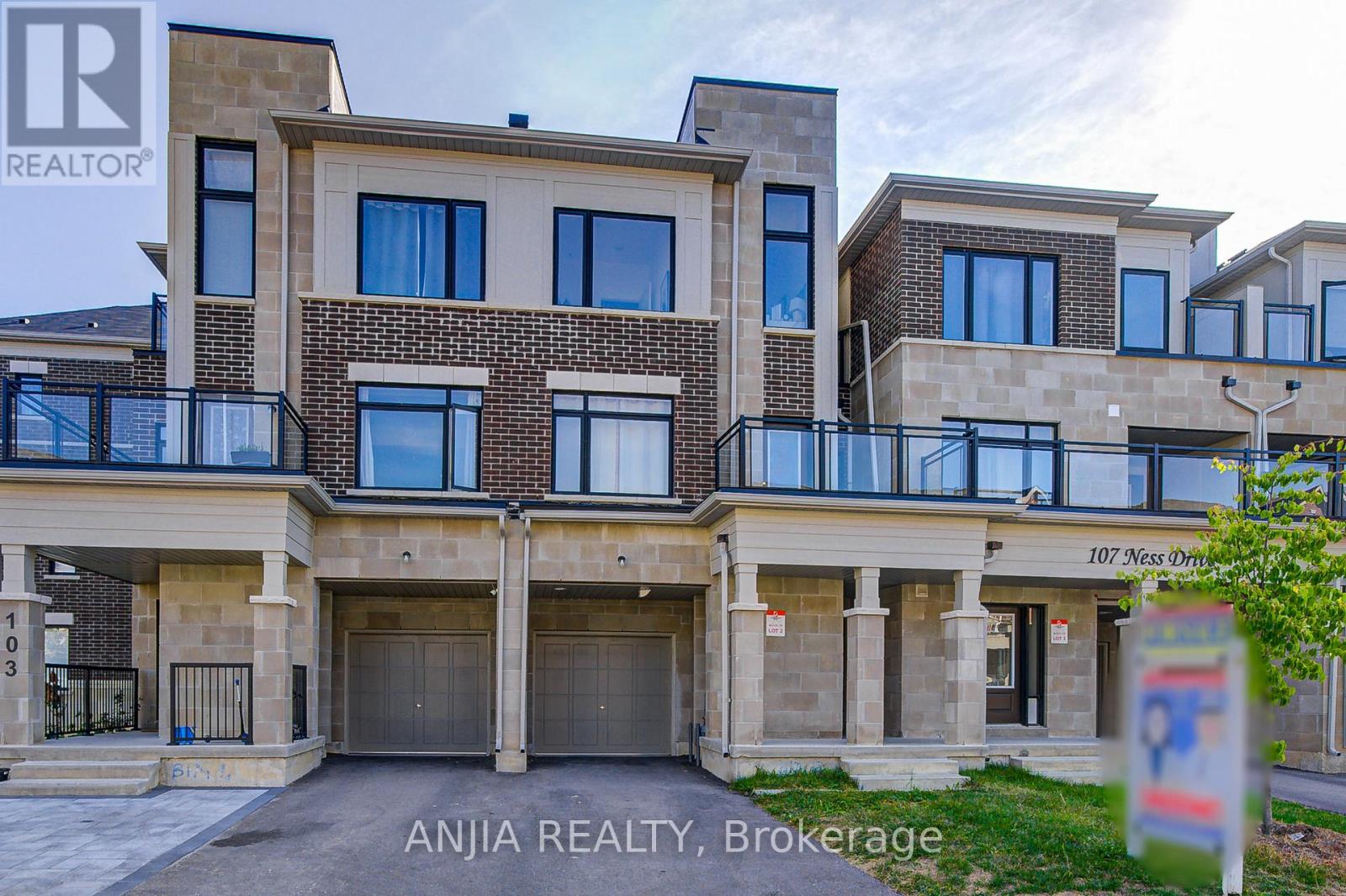 105 Ness Drive, Richmond Hill, Ontario  L4S 0K9 - Photo 2 - N12406521