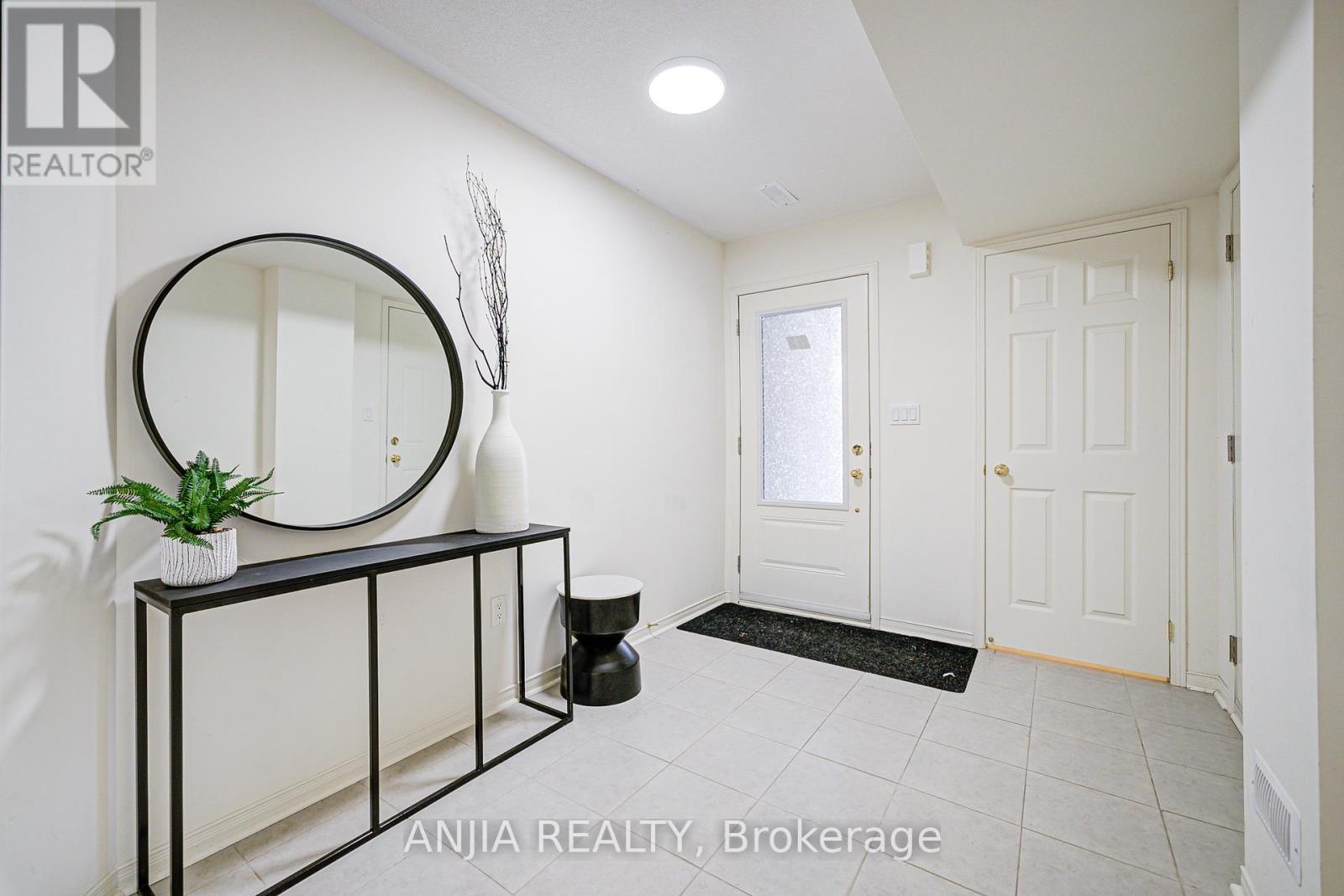 105 Ness Drive, Richmond Hill, Ontario  L4S 0K9 - Photo 4 - N12406521
