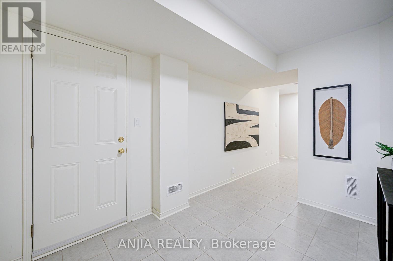 105 Ness Drive, Richmond Hill, Ontario  L4S 0K9 - Photo 5 - N12406521
