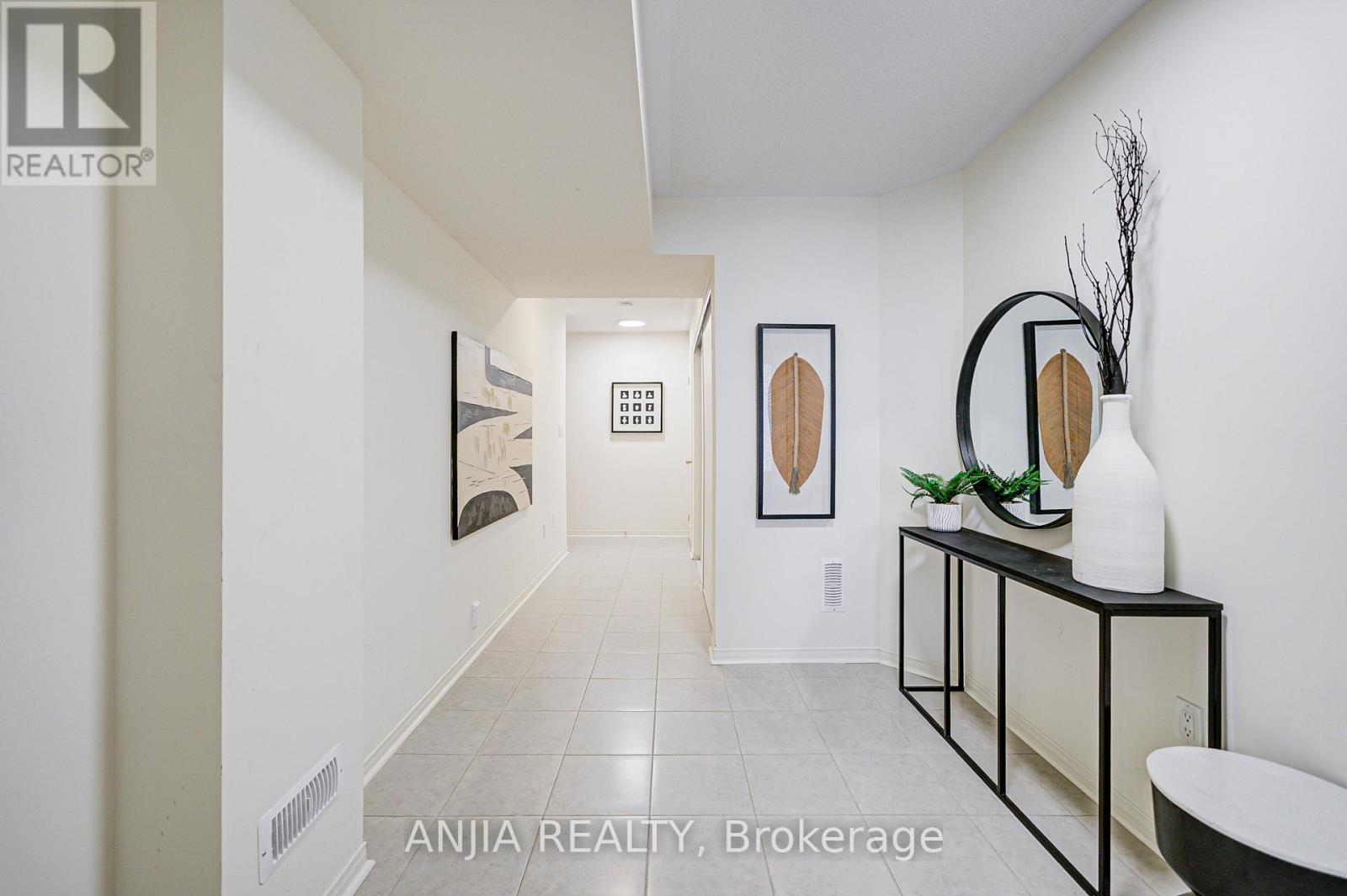 105 Ness Drive, Richmond Hill, Ontario  L4S 0K9 - Photo 7 - N12406521