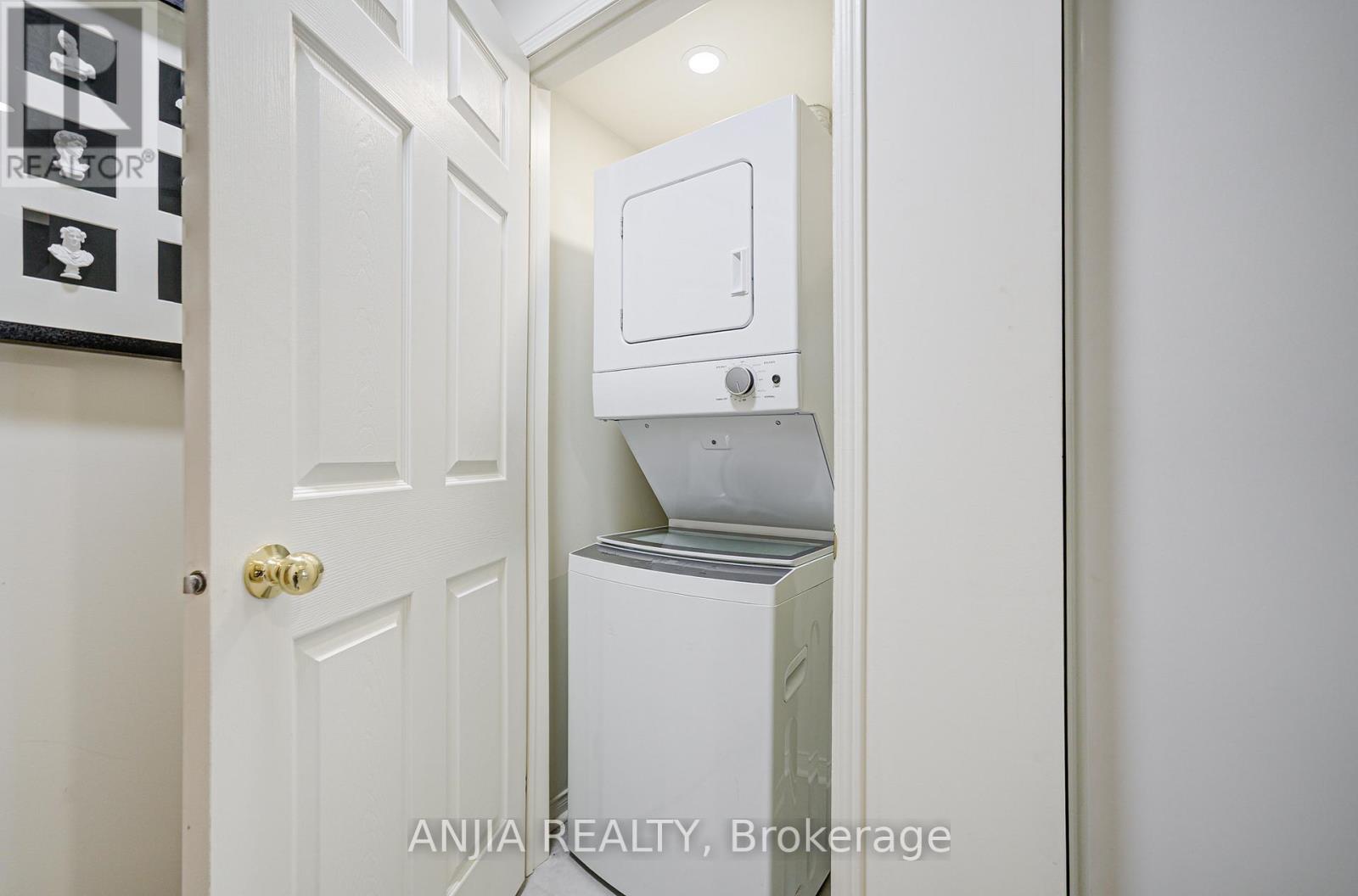 105 Ness Drive, Richmond Hill, Ontario  L4S 0K9 - Photo 9 - N12406521
