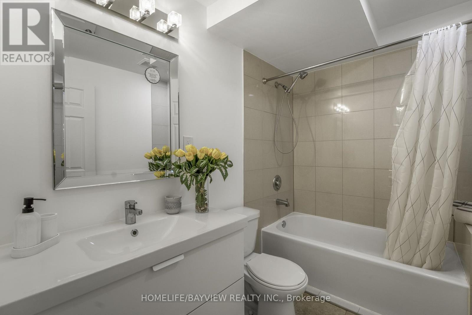 14 Montcalm Boulevard, Vaughan, Ontario  L4H 2X6 - Photo 26 - N12406546