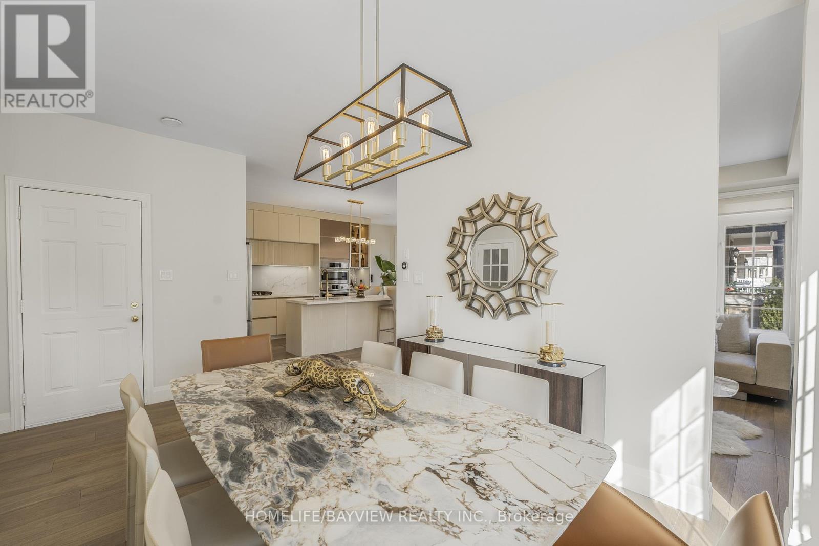 14 Montcalm Boulevard, Vaughan, Ontario  L4H 2X6 - Photo 3 - N12406546