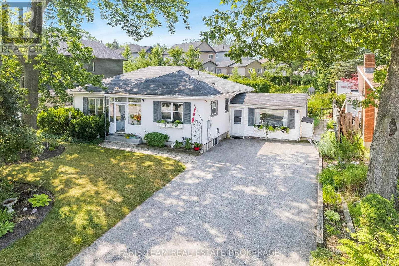 302 SUNNIDALE ROAD, Barrie, Ontario