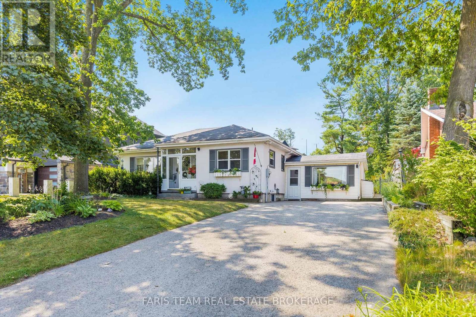 302 Sunnidale Road, Barrie, Ontario  L4N 5P2 - Photo 2 - S12406482