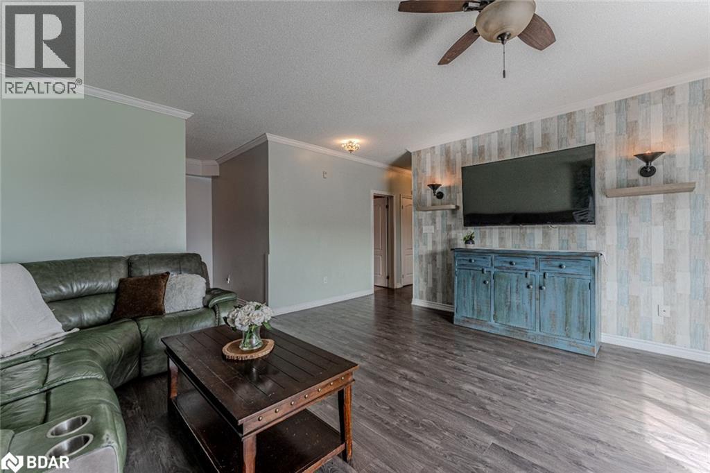 40 Ferndale Drive S Unit# 402, Barrie, Ontario  L4N 2L3 - Photo 4 - 40769806