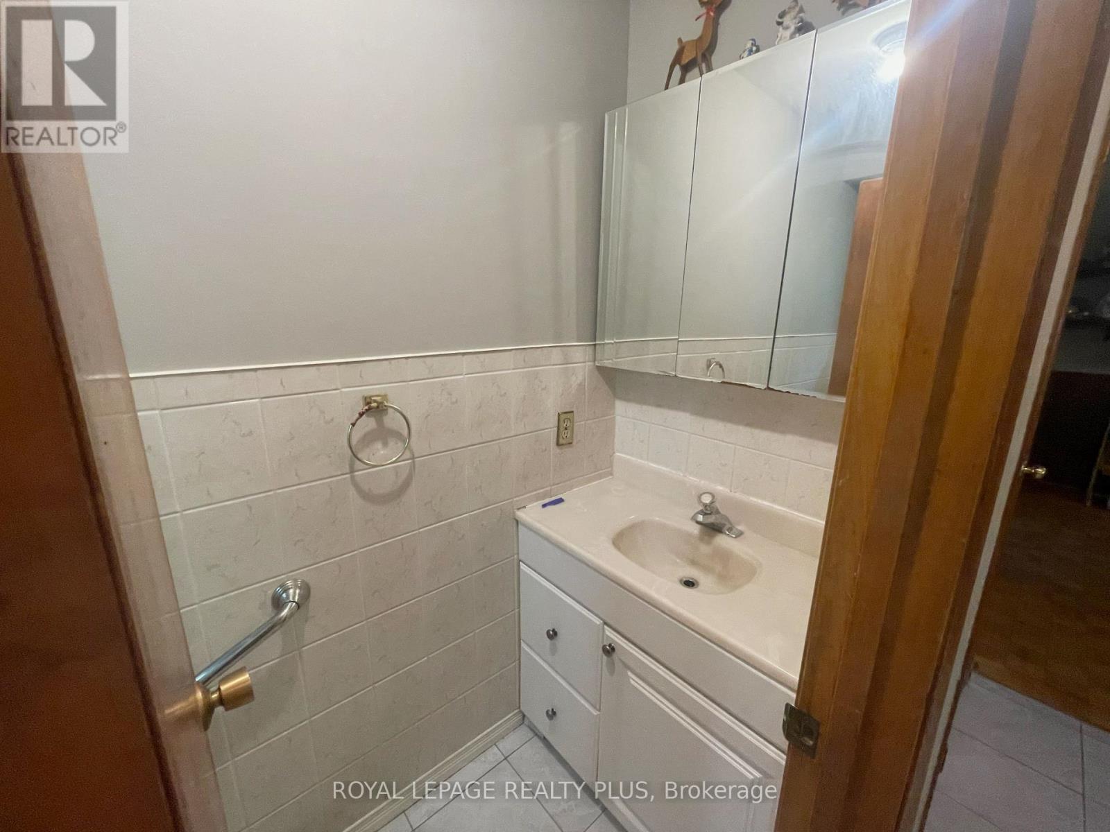 834 Sixth Street, Mississauga, Ontario  L5E 1N4 - Photo 10 - W12406520