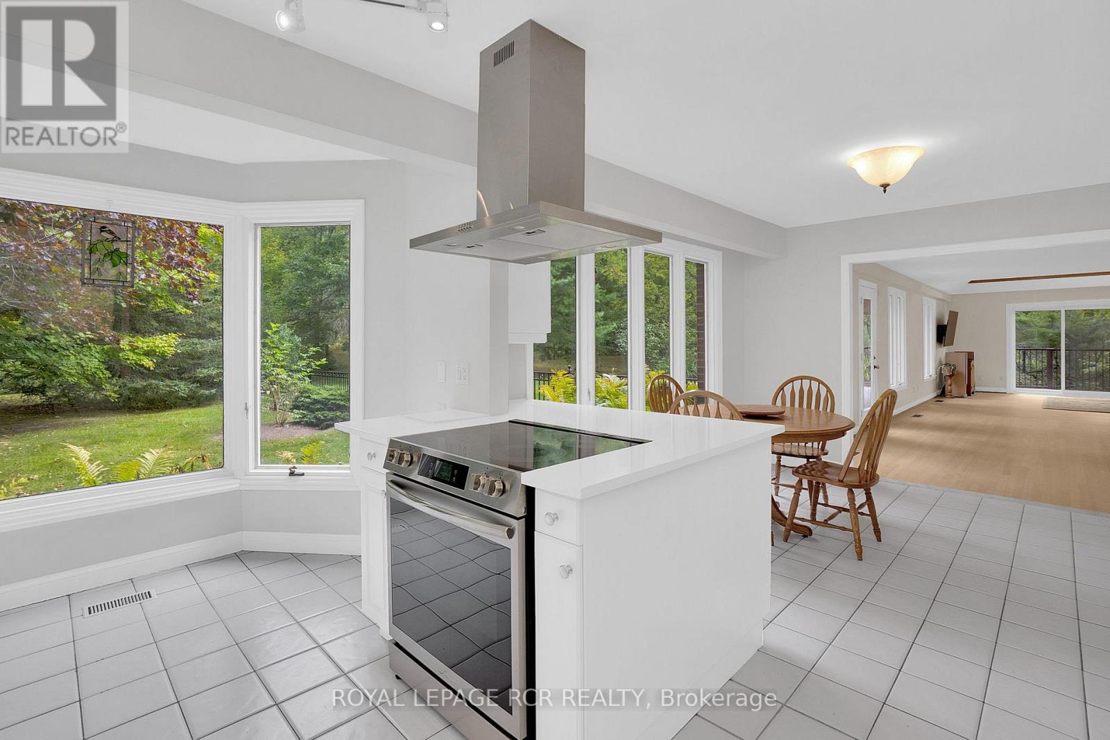 8225 Finnerty Side Road, Caledon, Ontario  L7E 0H6 - Photo 12 - W12406535