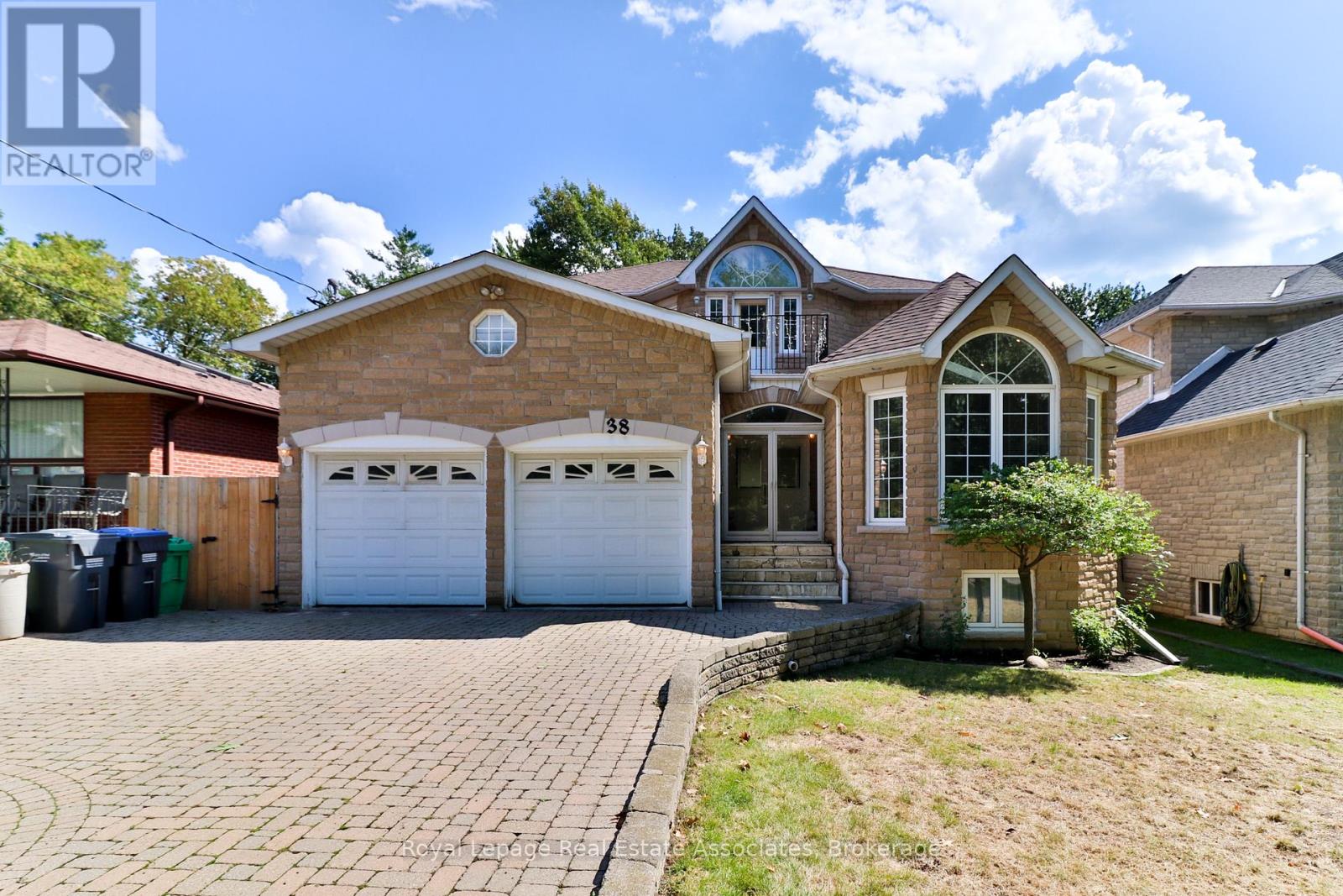 38 EAGLEWOOD BOULEVARD, Mississauga, Ontario