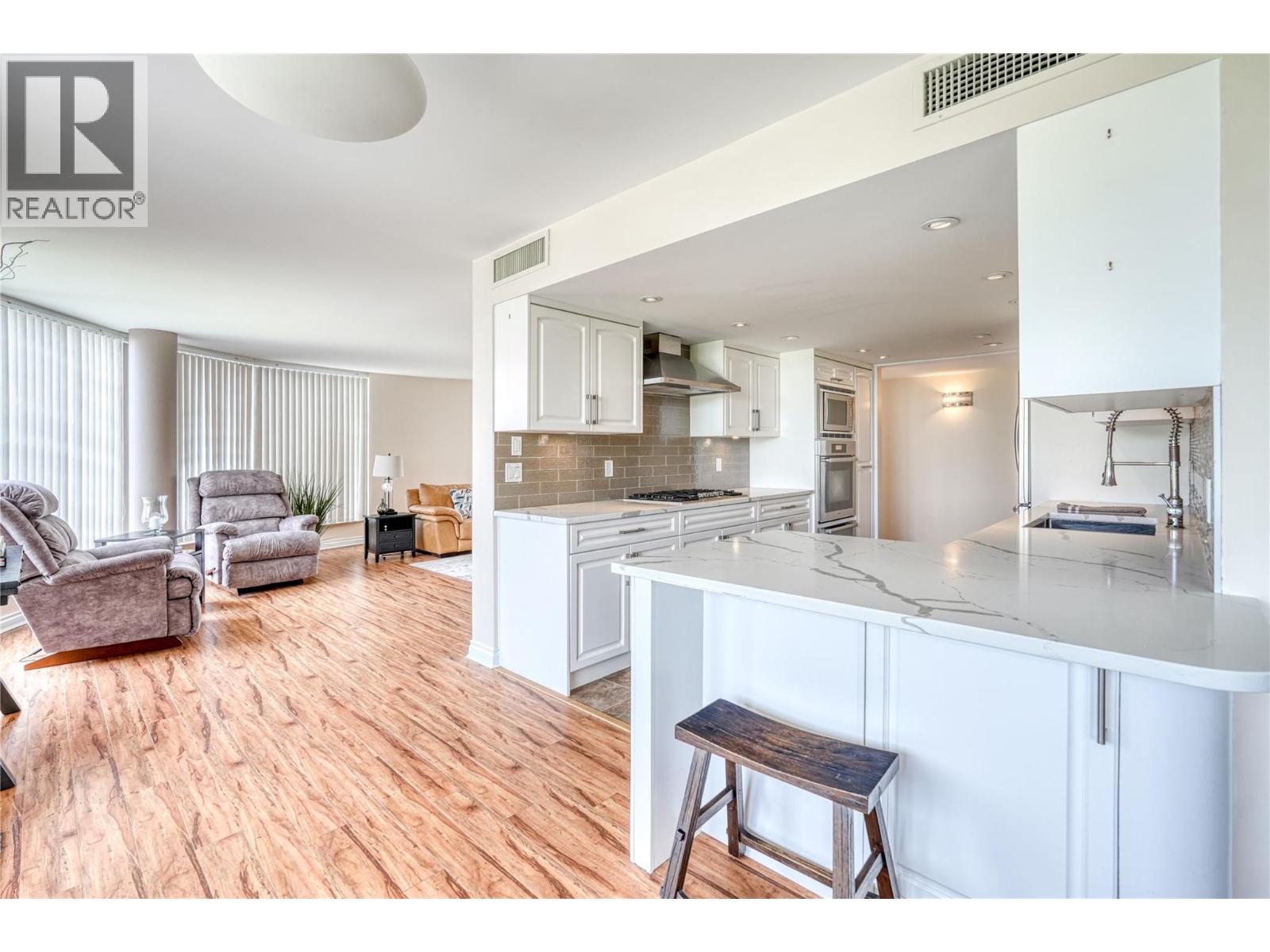 86 Lakeshore Drive E Unit# 304, Penticton, British Columbia  V2A 1B5 - Photo 5 - 10363088