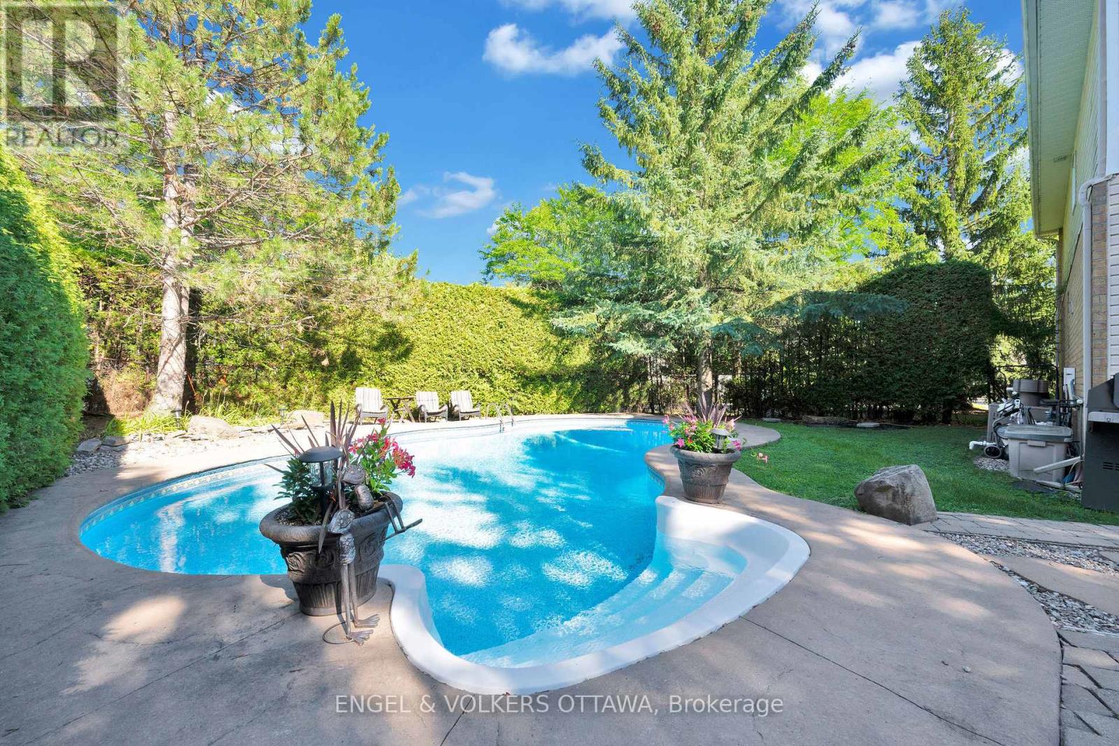 5 Wynridge Place, Ottawa, Ontario  K2M 2S9 - Photo 2 - X12406836