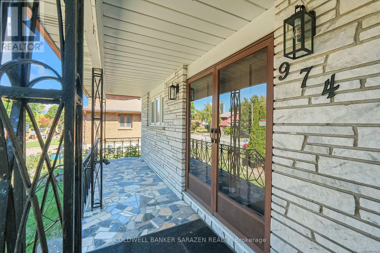 974 Greenbriar Avenue, Ottawa, Ontario  K2C 0J7 - Photo 4 - X12406850