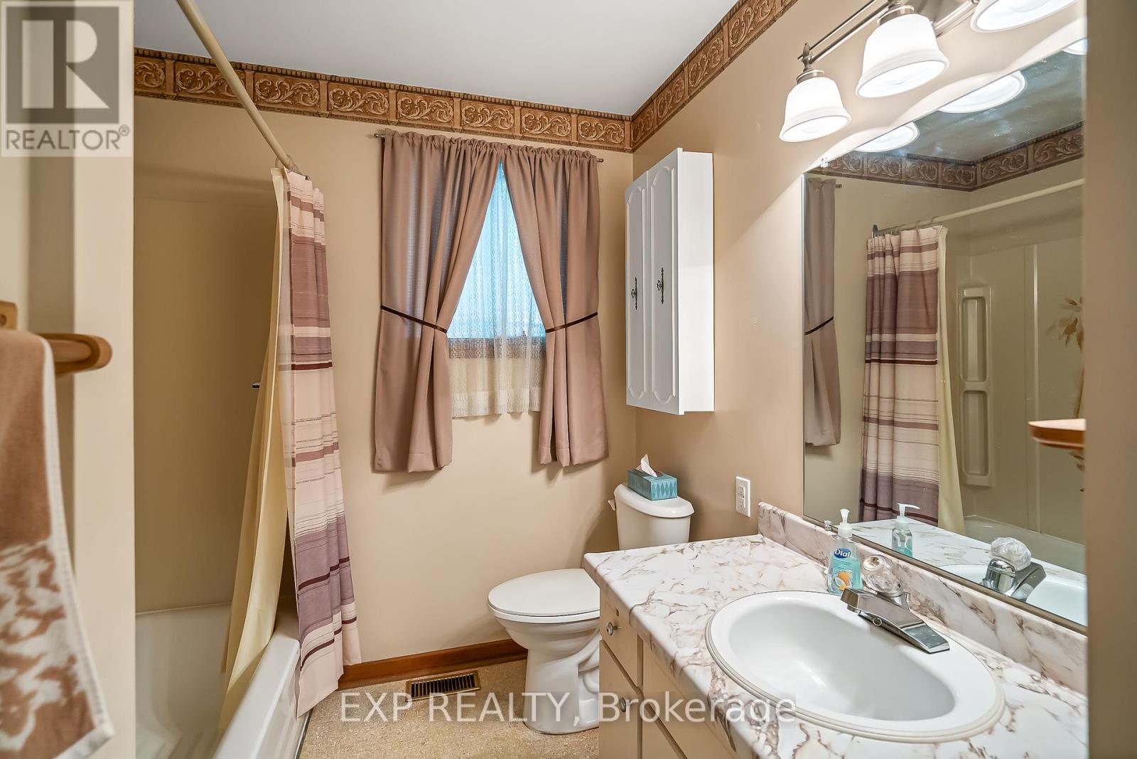 70 Radford Avenue, Fort Erie, Ontario  L2A 5H8 - Photo 13 - X12406845