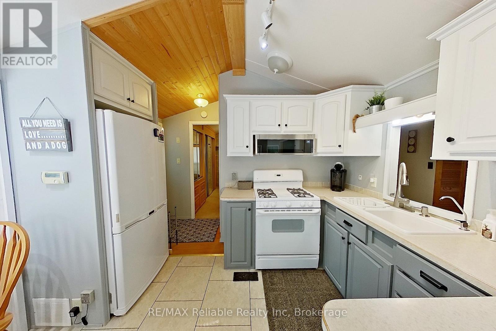 19 - 76735 Wildwood Line, Bluewater, Ontario  N0M 1G0 - Photo 14 - X12406787