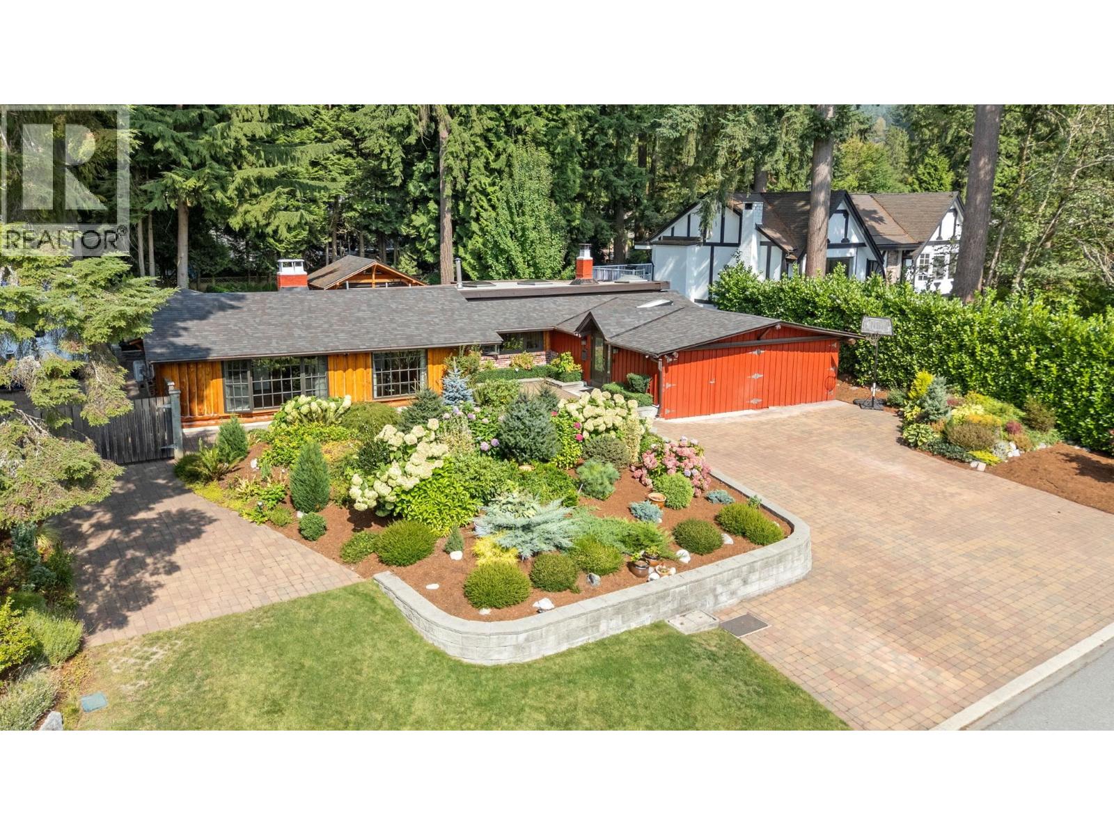 2540 BOSWELL AVENUE, North Vancouver, British Columbia