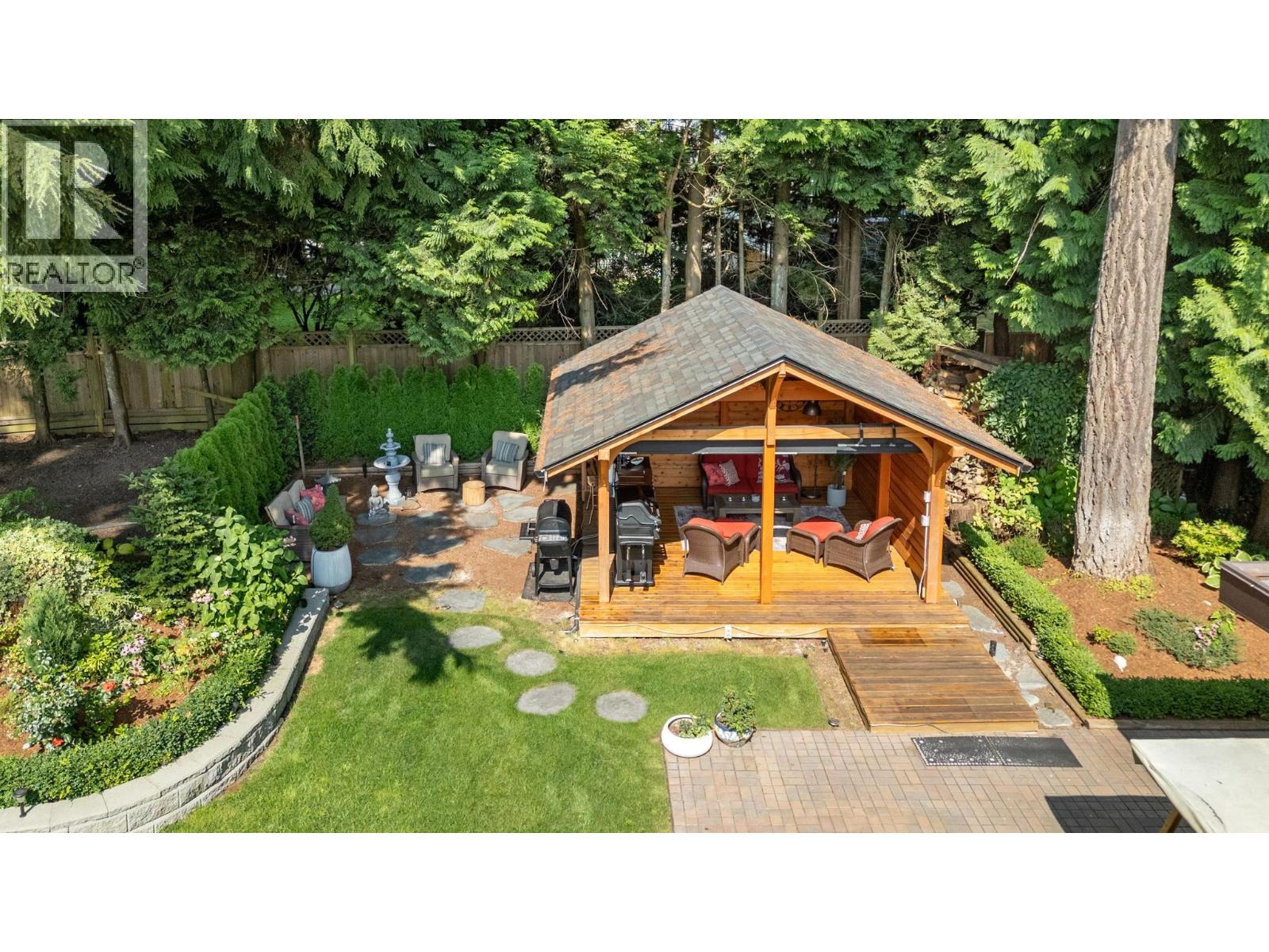 2540 Boswell Avenue, North Vancouver, British Columbia  V7H 1L7 - Photo 2 - R3048322