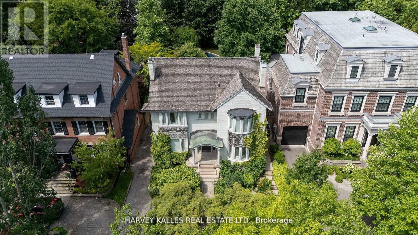 38 DUNVEGAN ROAD, Toronto, Ontario