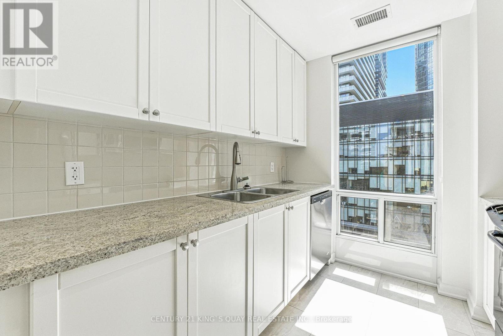 810 - 85 Bloor Street E, Toronto, Ontario  M4W 1B4 - Photo 13 - C12406660