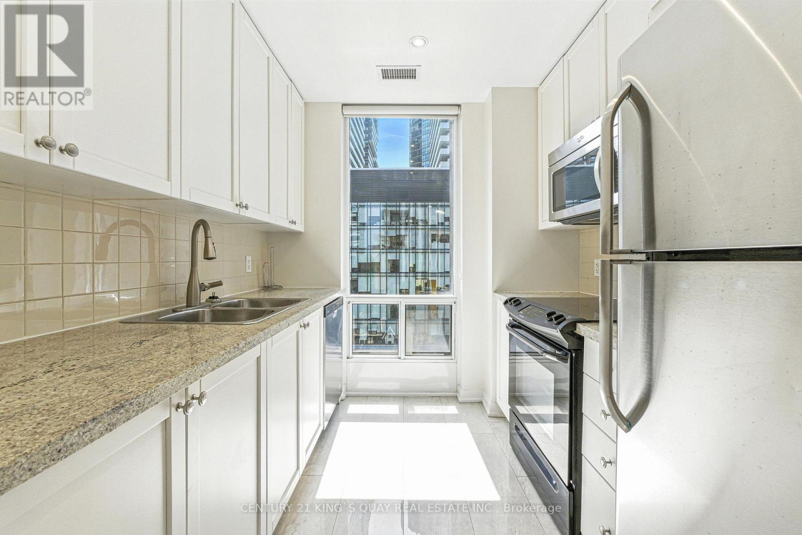 810 - 85 Bloor Street E, Toronto, Ontario  M4W 1B4 - Photo 14 - C12406660
