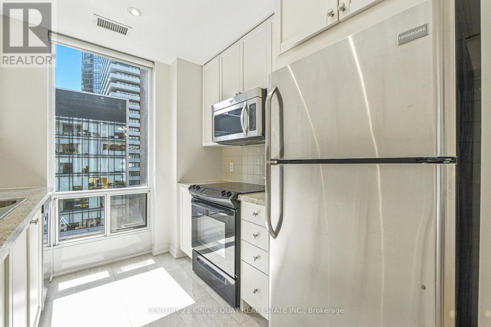 810 - 85 Bloor Street E, Toronto, Ontario  M4W 1B4 - Photo 15 - C12406660