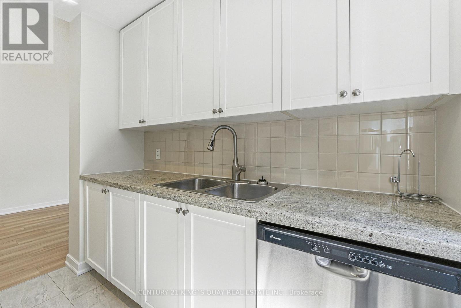 810 - 85 Bloor Street E, Toronto, Ontario  M4W 1B4 - Photo 17 - C12406660