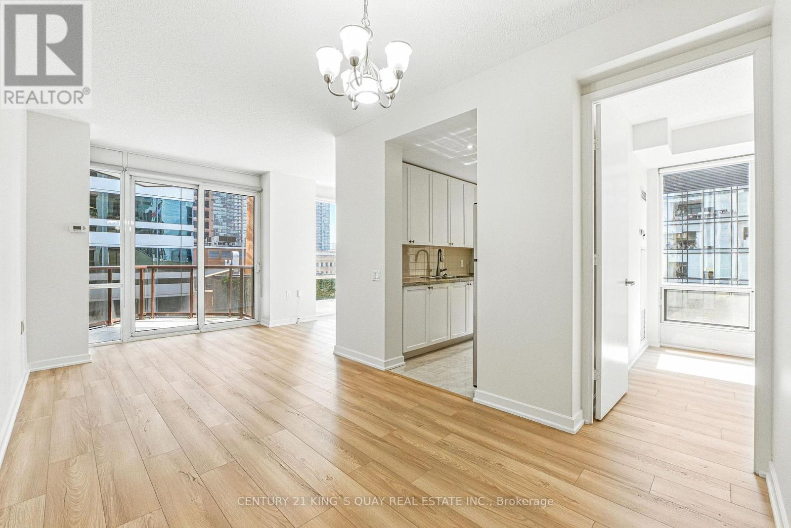 810 - 85 Bloor Street E, Toronto, Ontario  M4W 1B4 - Photo 6 - C12406660