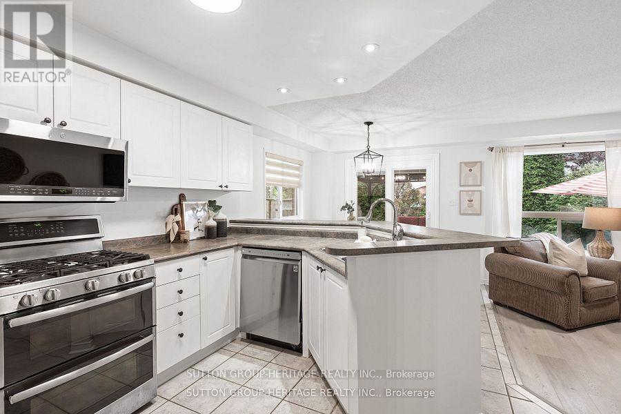 23 Blacksmith Lane, Whitby (Williamsburg), Ontario  L1P 1N1 - Photo 10 - E12406651
