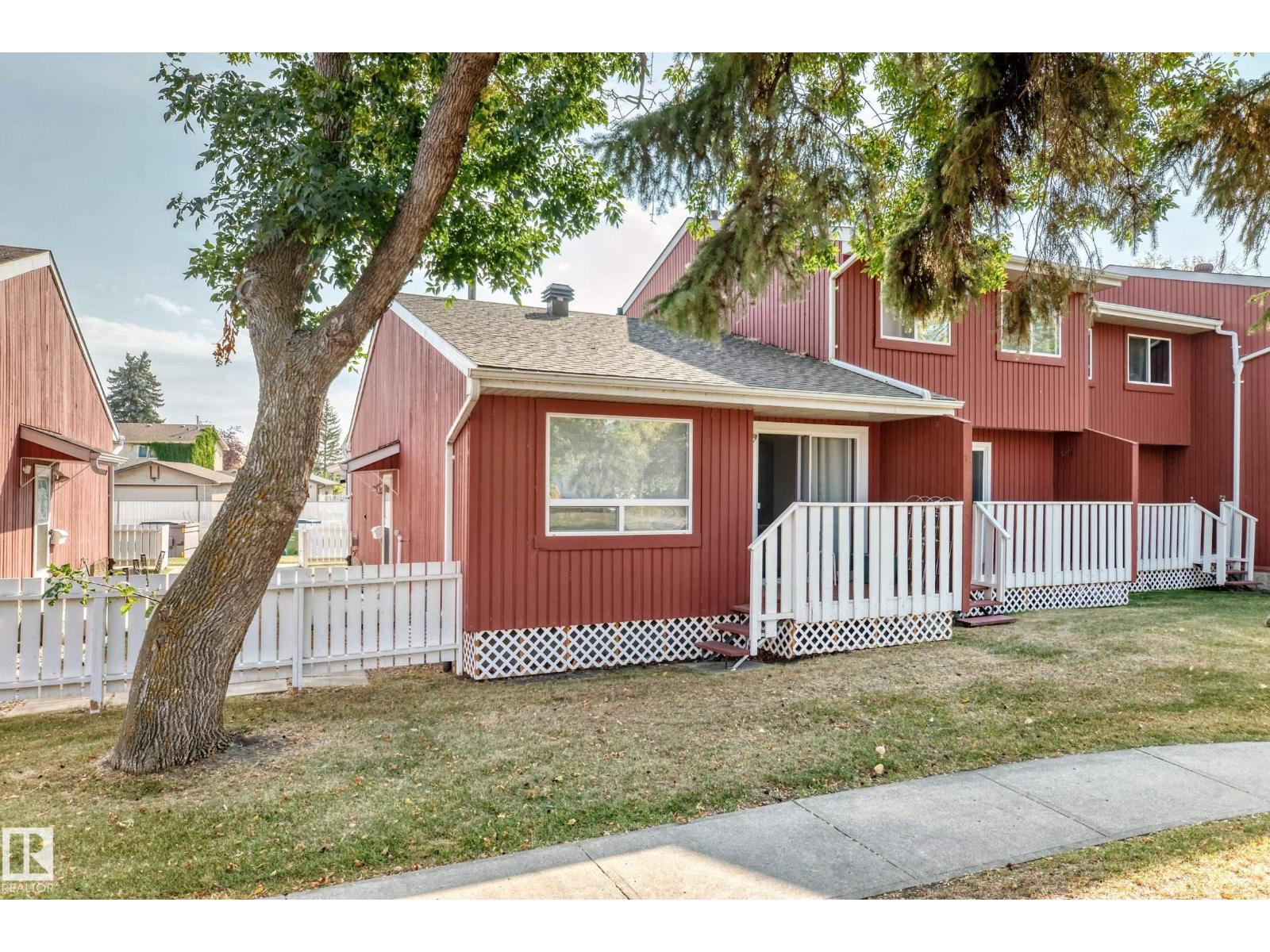 10614 BEAUMARIS RD NW, Edmonton, Alberta