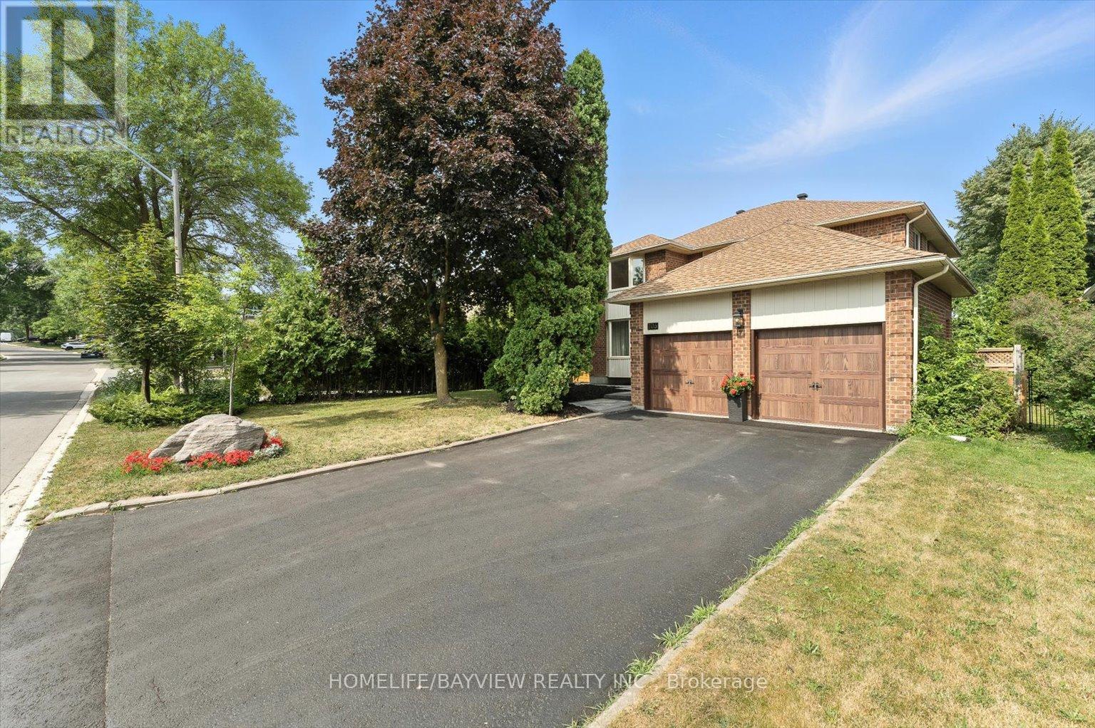 106 CRAWFORD ROSE DRIVE, Aurora, Ontario