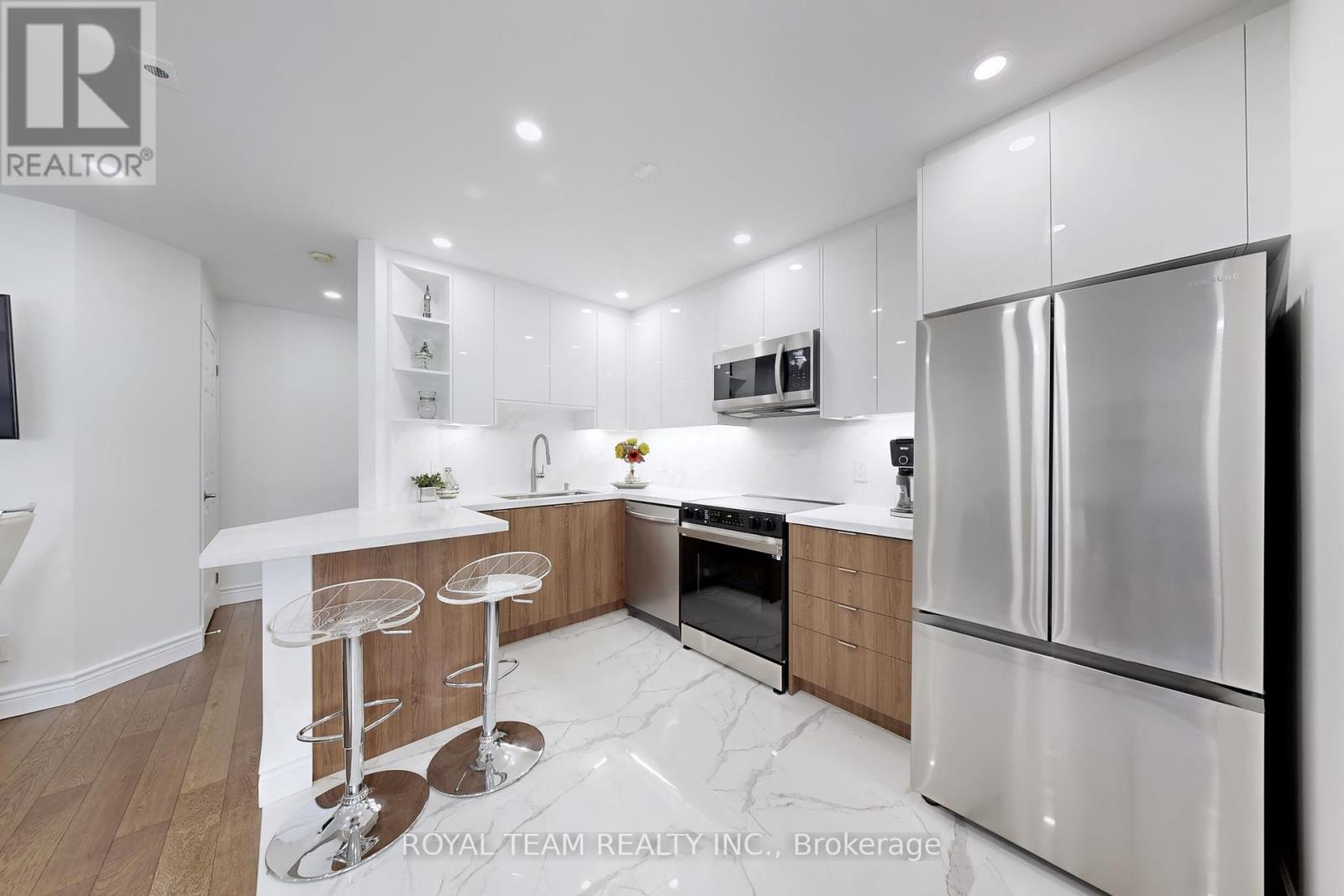 57 - 151 Townsgate Drive, Vaughan, Ontario  L4J 8J7 - Photo 10 - N12406607