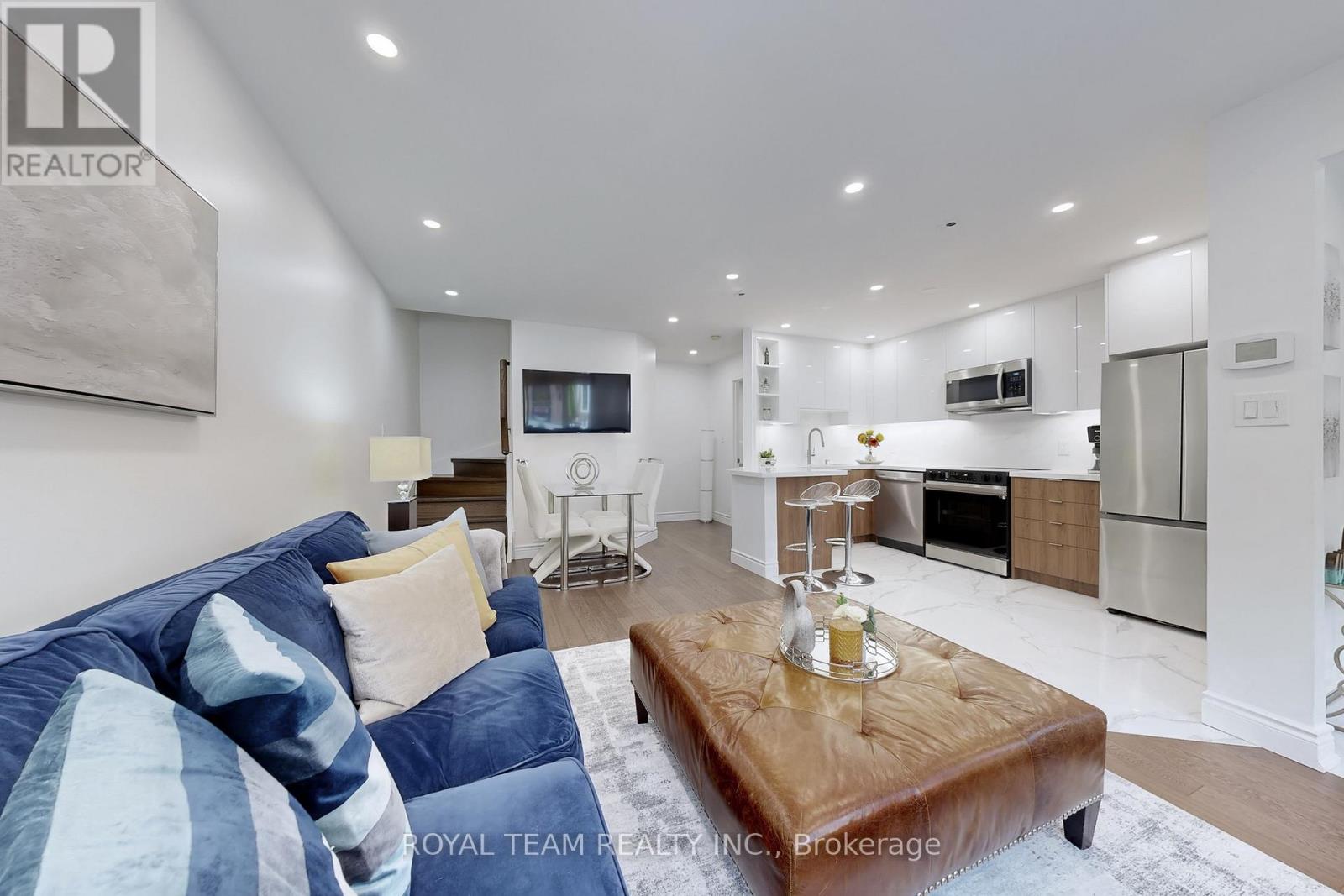 57 - 151 Townsgate Drive, Vaughan, Ontario  L4J 8J7 - Photo 4 - N12406607