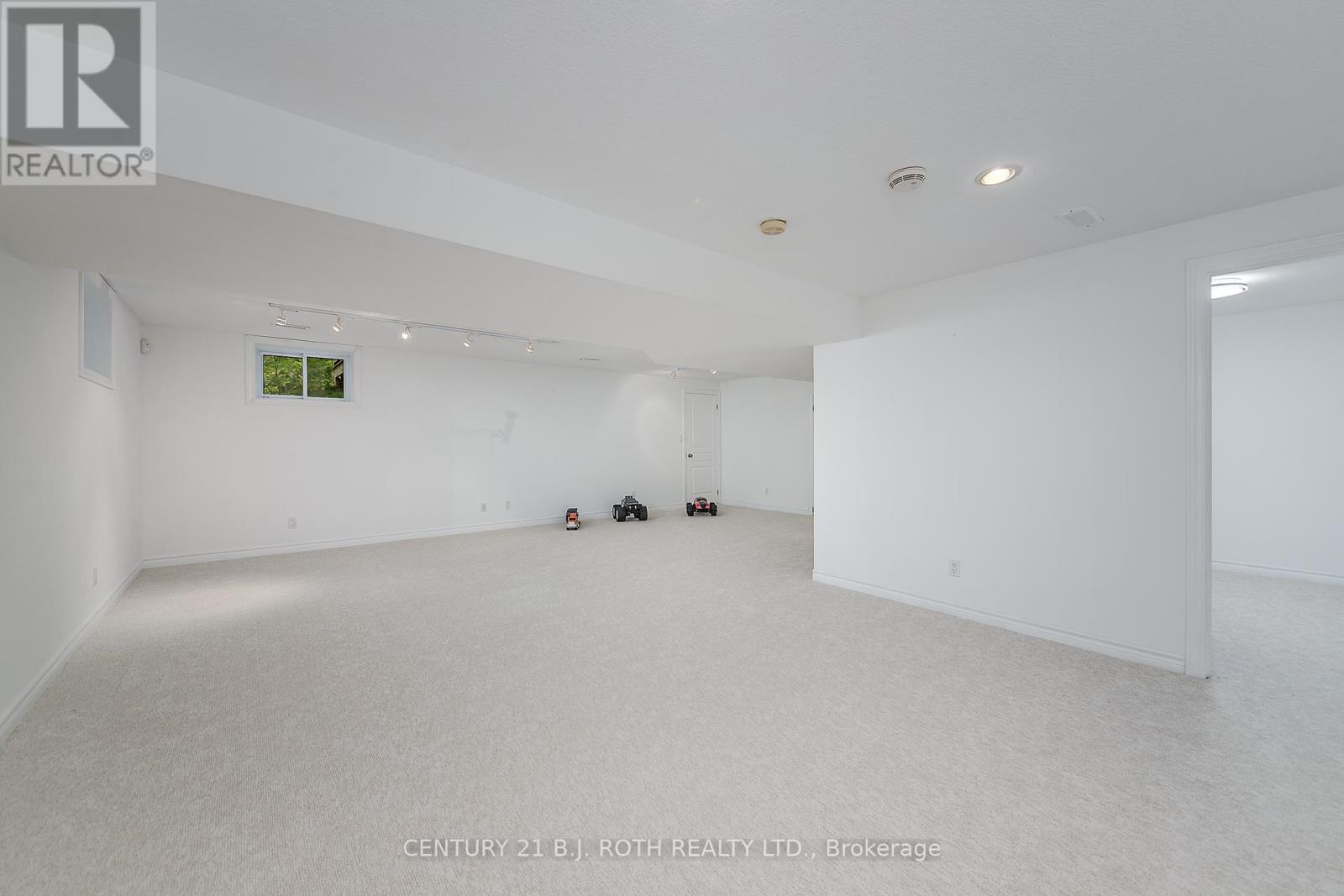 3925 Algoma Avenue, Innisfil, Ontario  L9S 2M4 - Photo 46 - N12406633